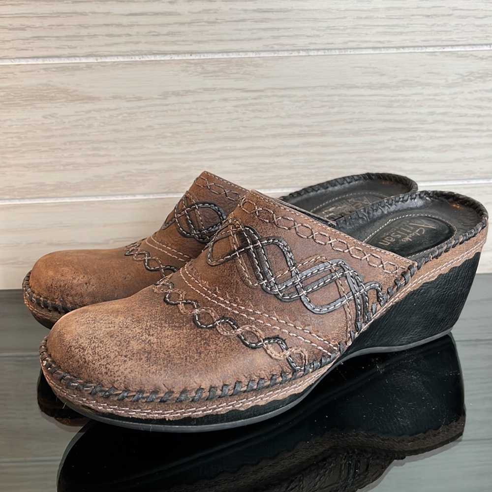 Clarks Artisan Brown Distressed‎ Stich Wedge Mules Clogs 8.5M - Picture 2 of 7